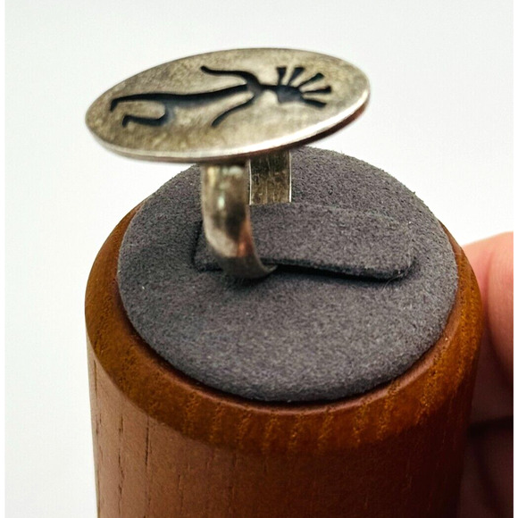 Navajo Artist Signed "T" Sterling Silver Kokopelli Figure Ring! Size 7 & 5.85 G - Picture 3 of 6